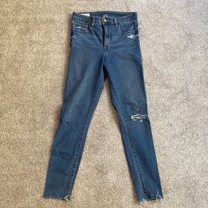 GAP Women's Skinny Jeans in Distressed Blue